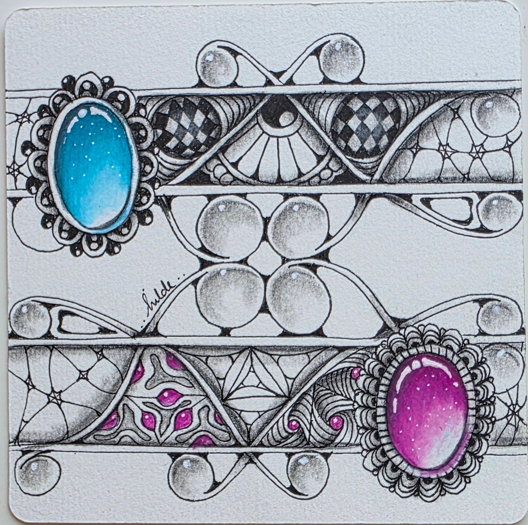 Zentangle ZIA werkstuk tijdens de online zomercursus van ACT2Tangle Materialen uit het pakket van de Zentangle ZIA zomercursus