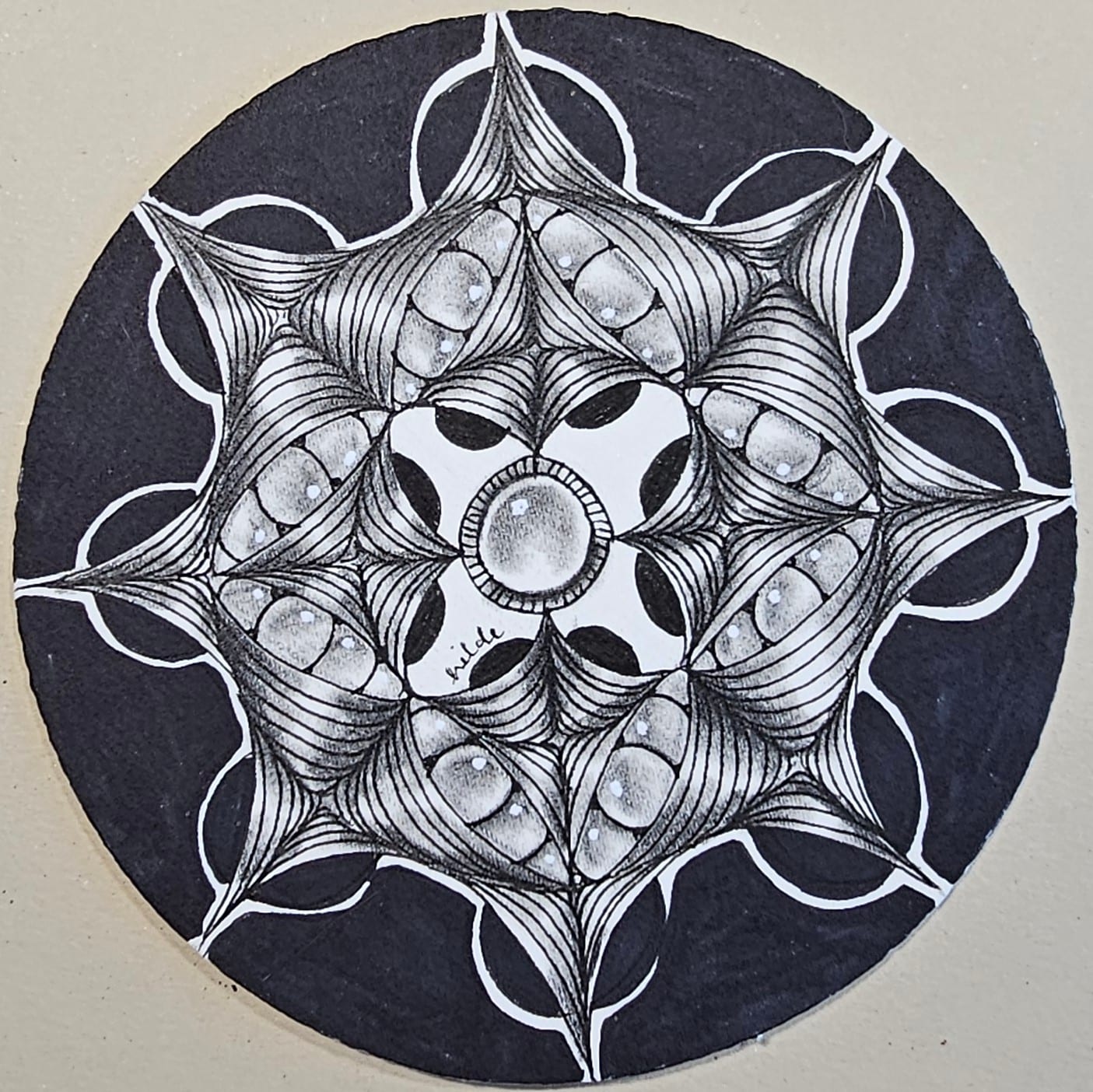 Black and white tile image: Zentangle video class Don't be afraid of the dark with round tile in black and white Coloured tile image: Zentangle video class with round tile coloured with Lindy's Magicals Materials image: Materials for Zentangle video class Don't be afraid of the dark Let me know if you want anything adjusted.